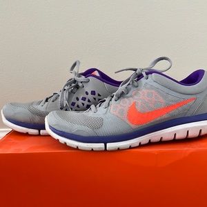 Women’s Nike Flex Run 2015 Size 8 Gray/Purple/Orange
